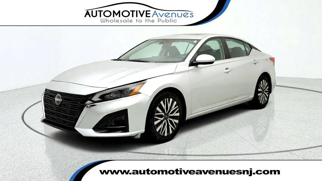 Used 2023 Brilliant Silver Metallic Nissan 2.5 SV Sedan image 1
