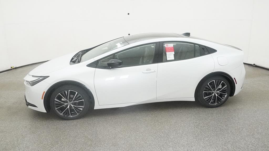 New 2025 Wind Chill Pearl Toyota XLE image 8