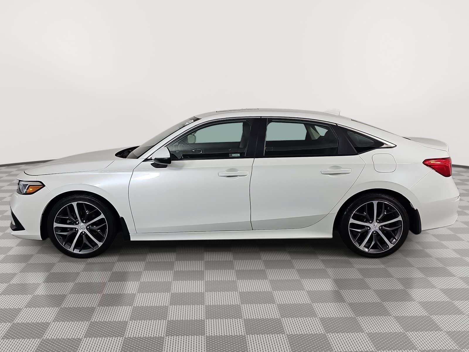Used 2023 White Honda Touring image 5