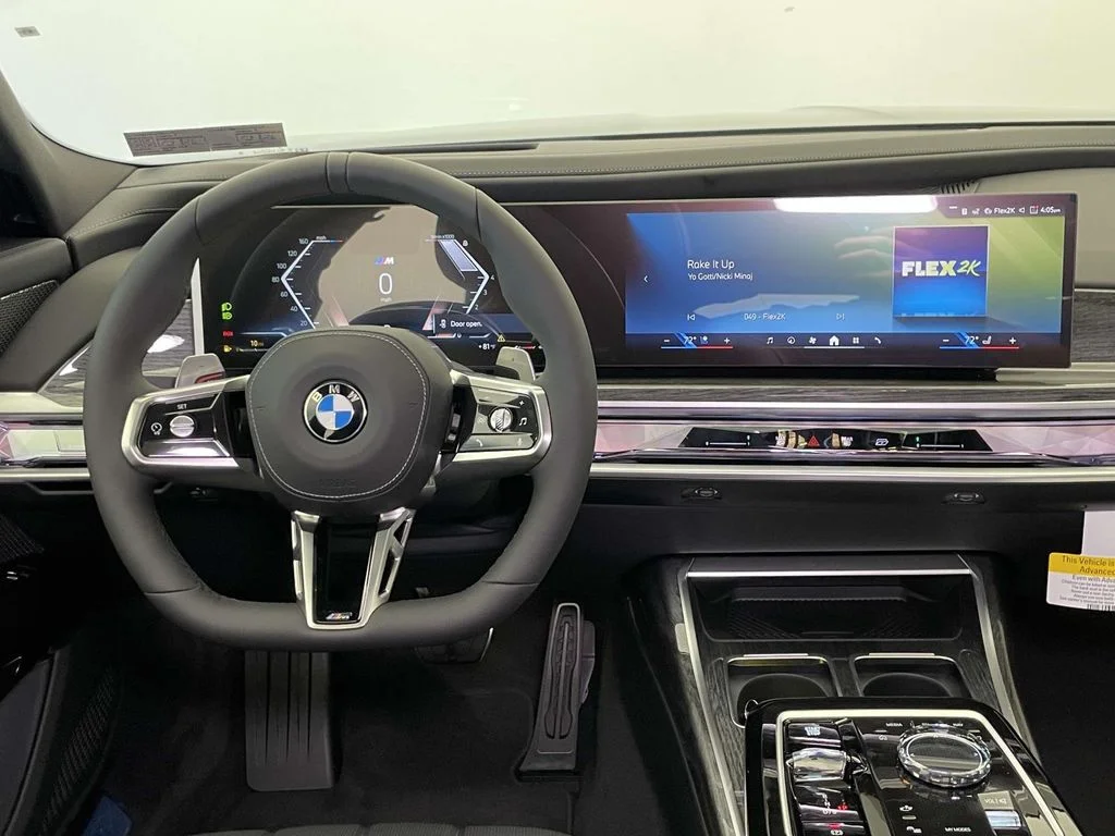2025 BMW 7 Series 760i - Photo 21