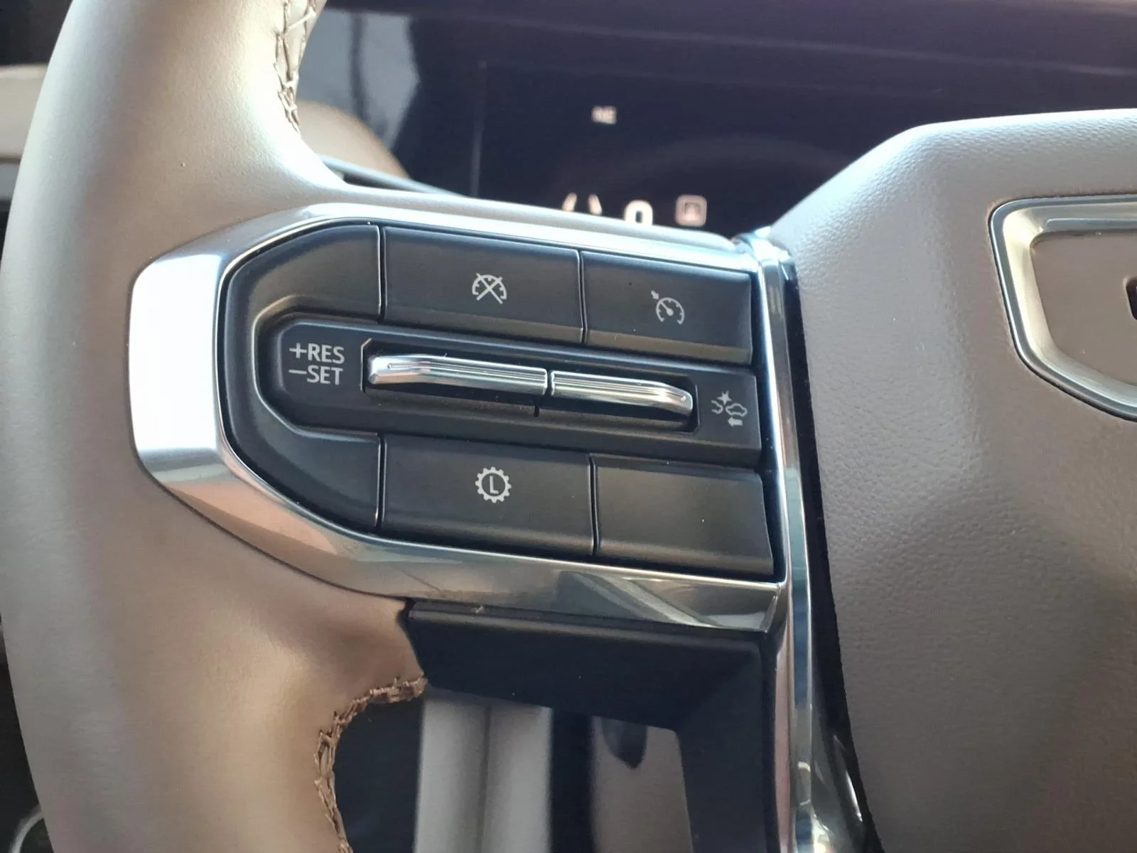 Used 2025 White GMC Denali image 22