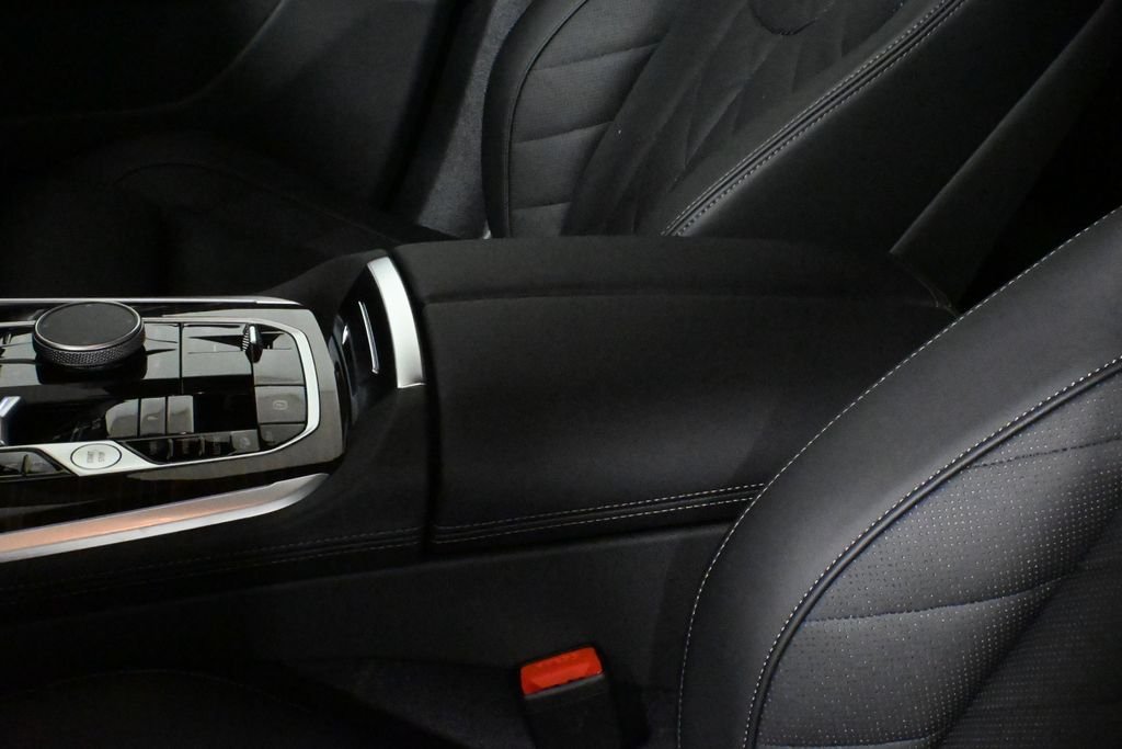 Used 2026 Black BMW xDrive50e image 27