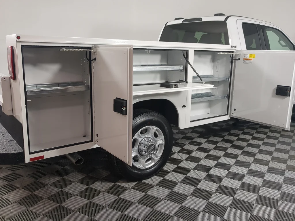 2025 Ford F-350 Super Duty Chassis Cab XLT - Photo 10