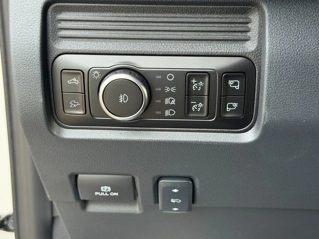 New 2026 Star White Metallic Tri-Coat Ford Lariat image 37