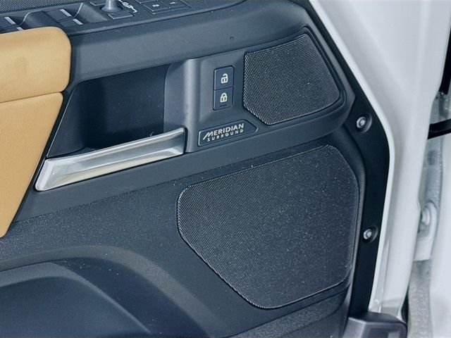 New 2026 Fuji White Land Rover X-Dynamic SE image 21