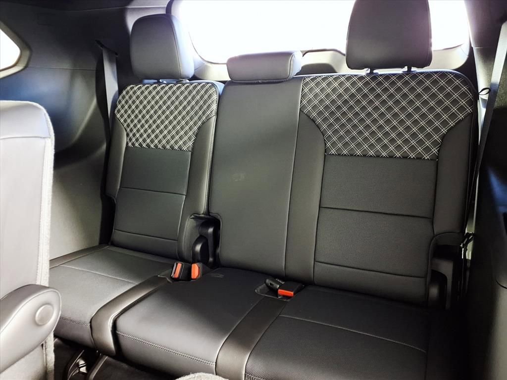2026 GMC Acadia Denali - Photo 17