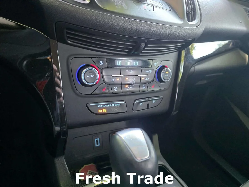 Used 2018 Lightning Blue Metallic Ford SE image 17
