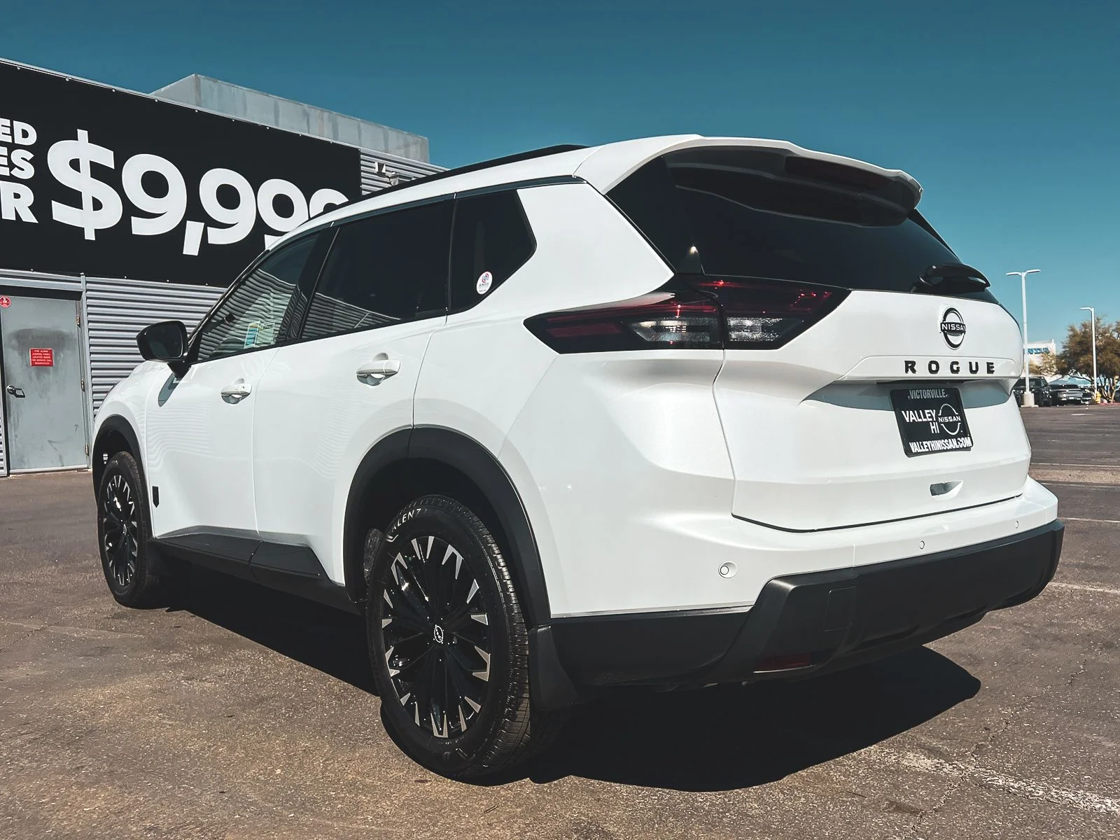 New 2026 Everest White Pearl TriCoat Nissan Dark Armor™ image 7