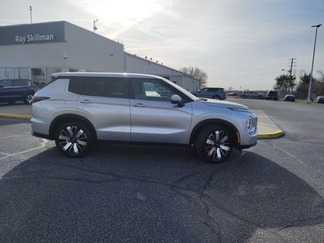 New 2026 Gray Mitsubishi SE image 8