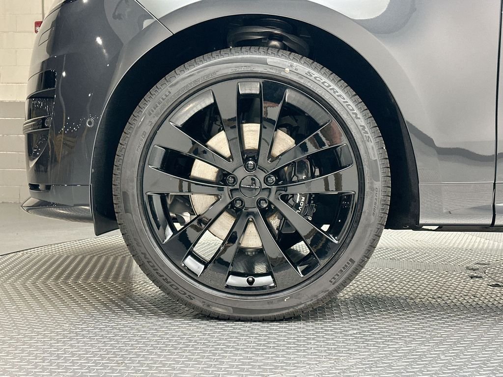 New 2027 Carpathian Grey Land Rover Dynamic SE image 5