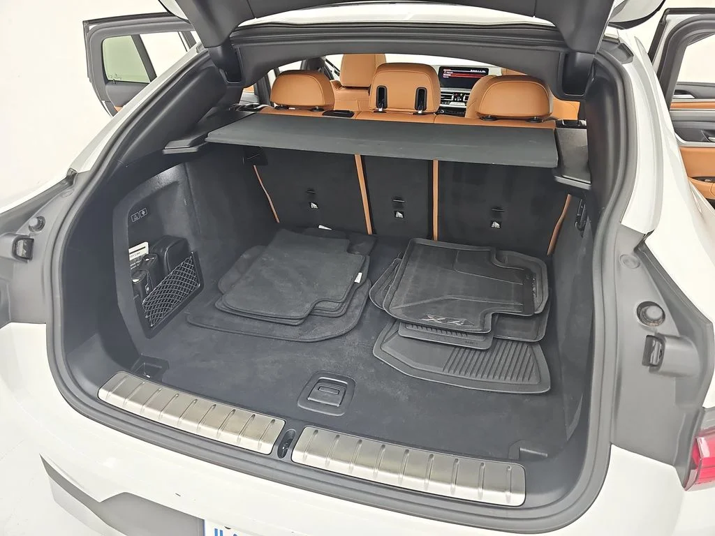 Used 2023 Alpine White BMW xDrive30i image 19