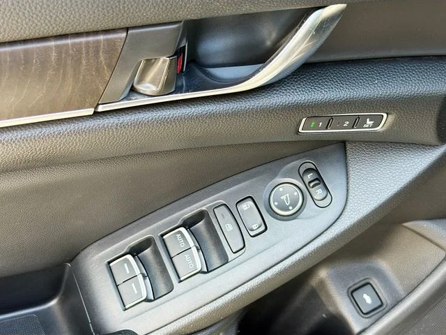 Used 2019 Black Honda Touring image 19