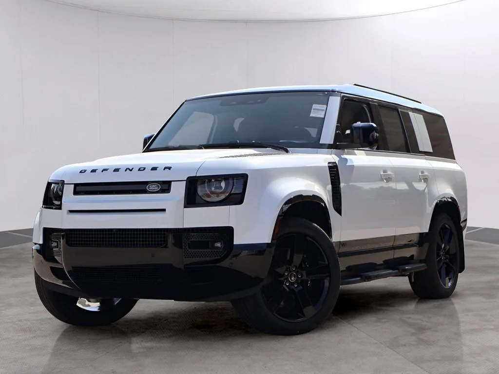 2025 Land Rover Defender 130 V8 P500's photo
