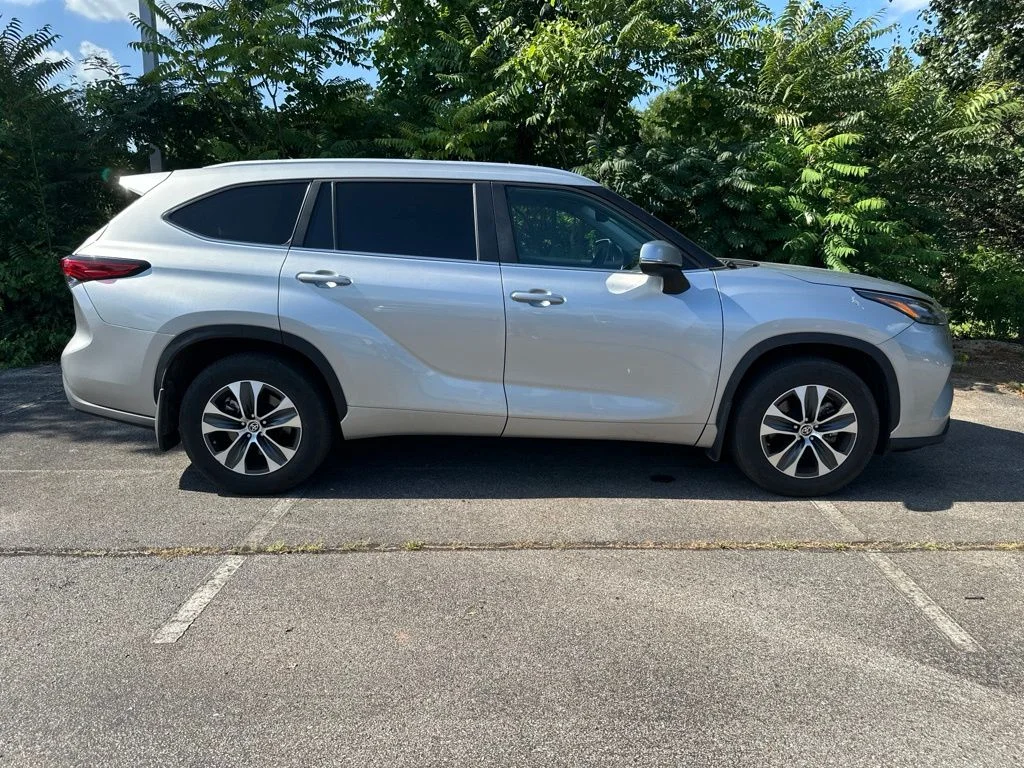 Used 2023 Silver Toyota XLE image 2