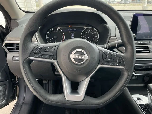 Used 2025 Gray Nissan 2.5 SV image 14