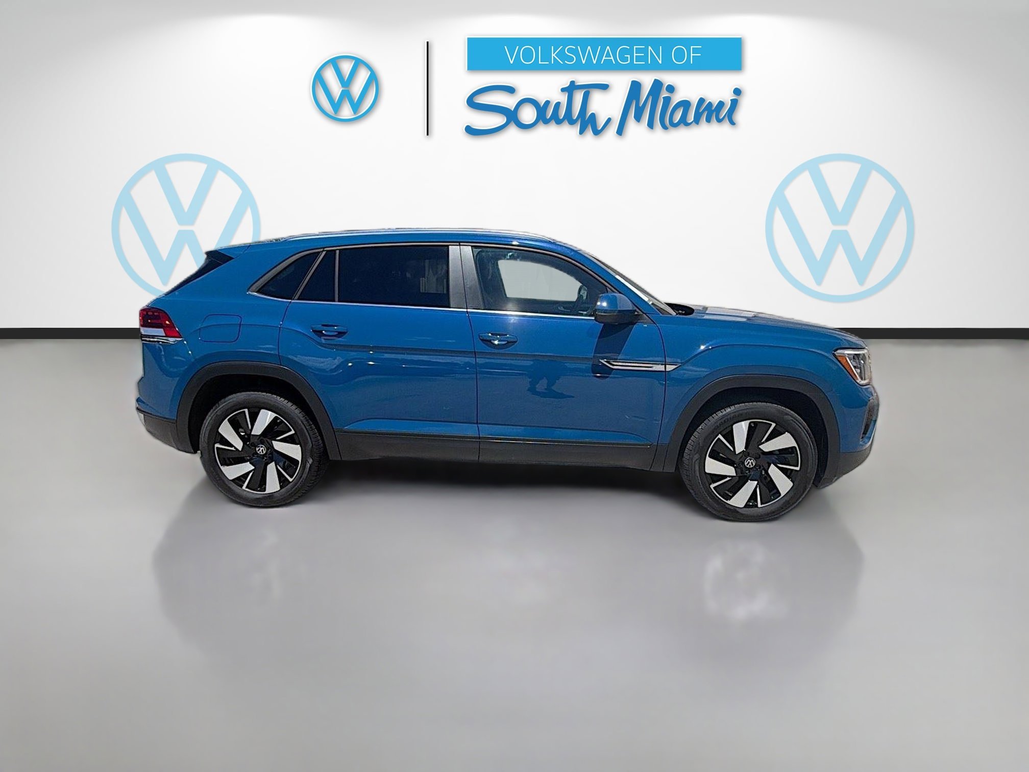 Used 2025 Blue Volkswagen 2.0T SE w/Technology image 8
