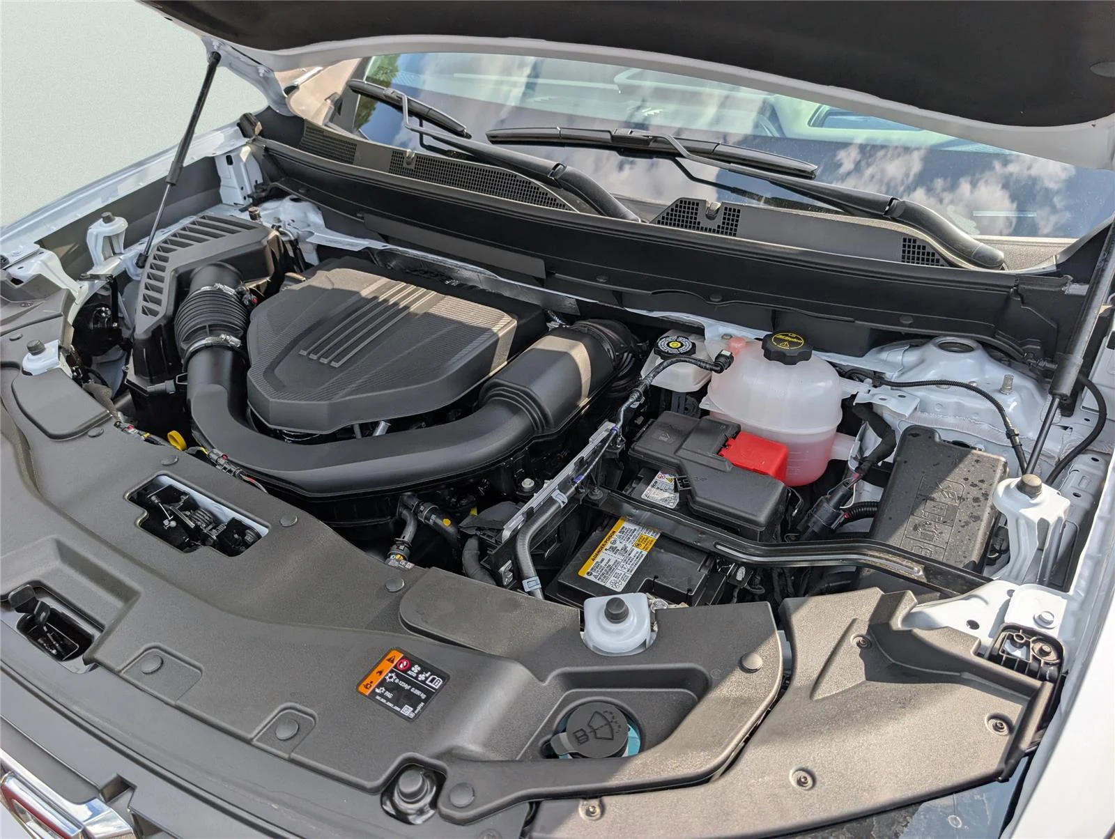 New 2026 Glacier White Tricoat GMC Elevation image 12