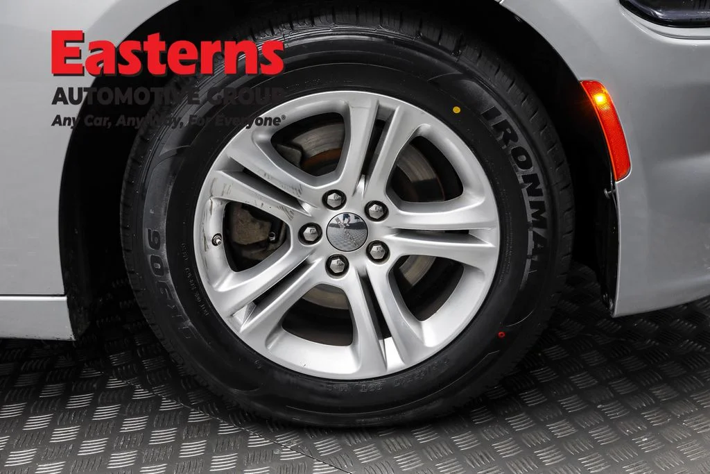 Used 2022 Silver Dodge SXT image 32