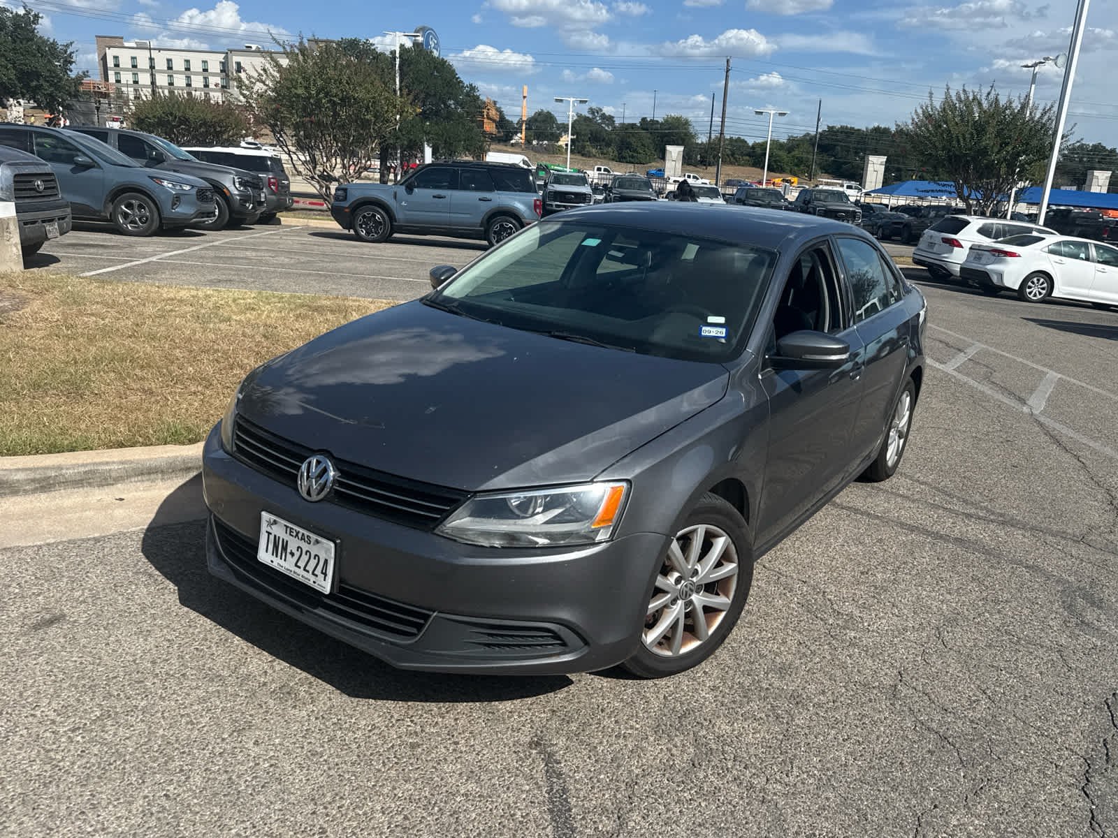 Used 2013 Platinum Gray Metallic Volkswagen SE image 3