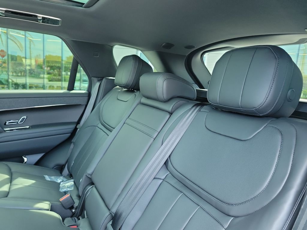 New 2026 Carpathian Grey Land Rover Dynamic SE image 15