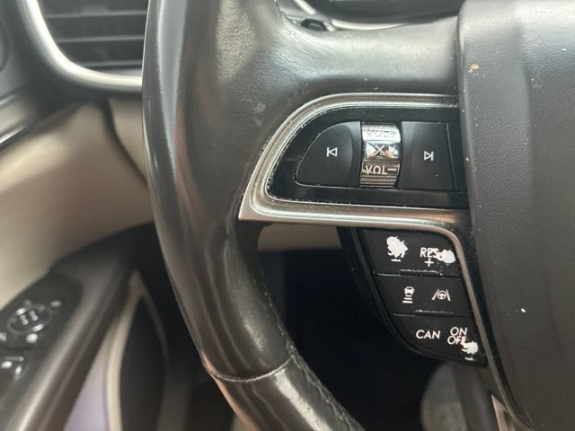 Used 2020 White Lincoln Reserve image 6