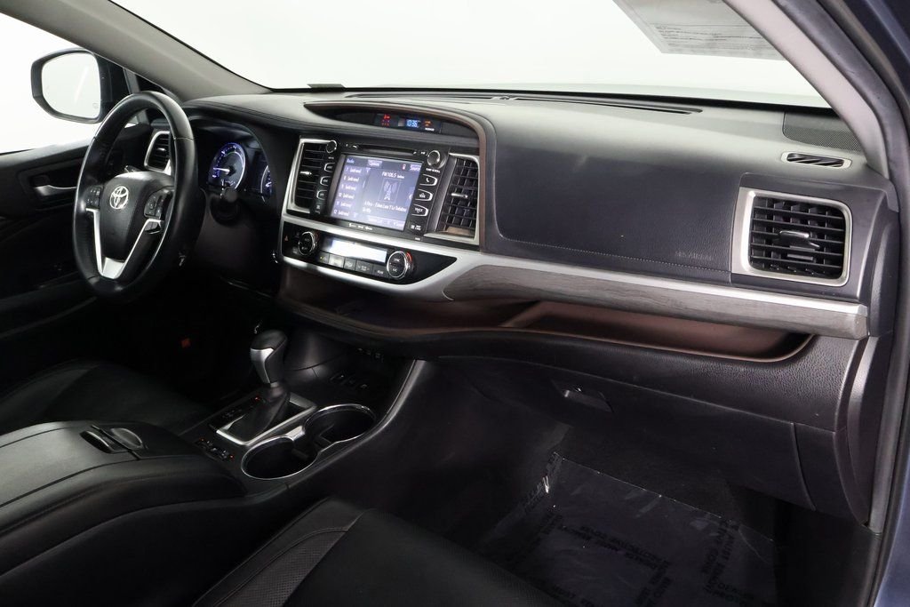 Used 2019 Shoreline Mist Toyota Limited image 9