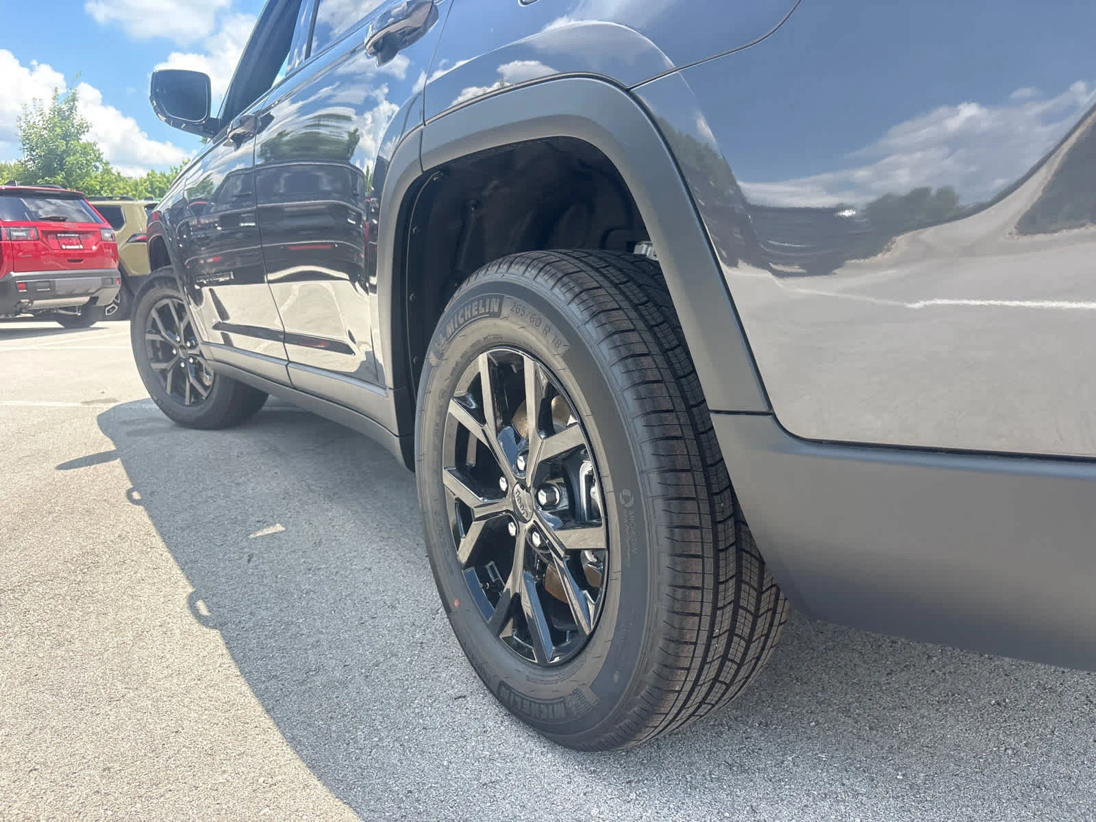 New 2026 Baltic Gray Metallic Clear-Coat Exterior Paint Jeep Laredo Altitude image 7
