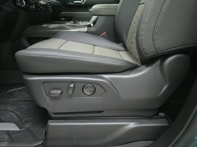 2026 Chevrolet Silverado 2500 HD ZR2 - Photo 19