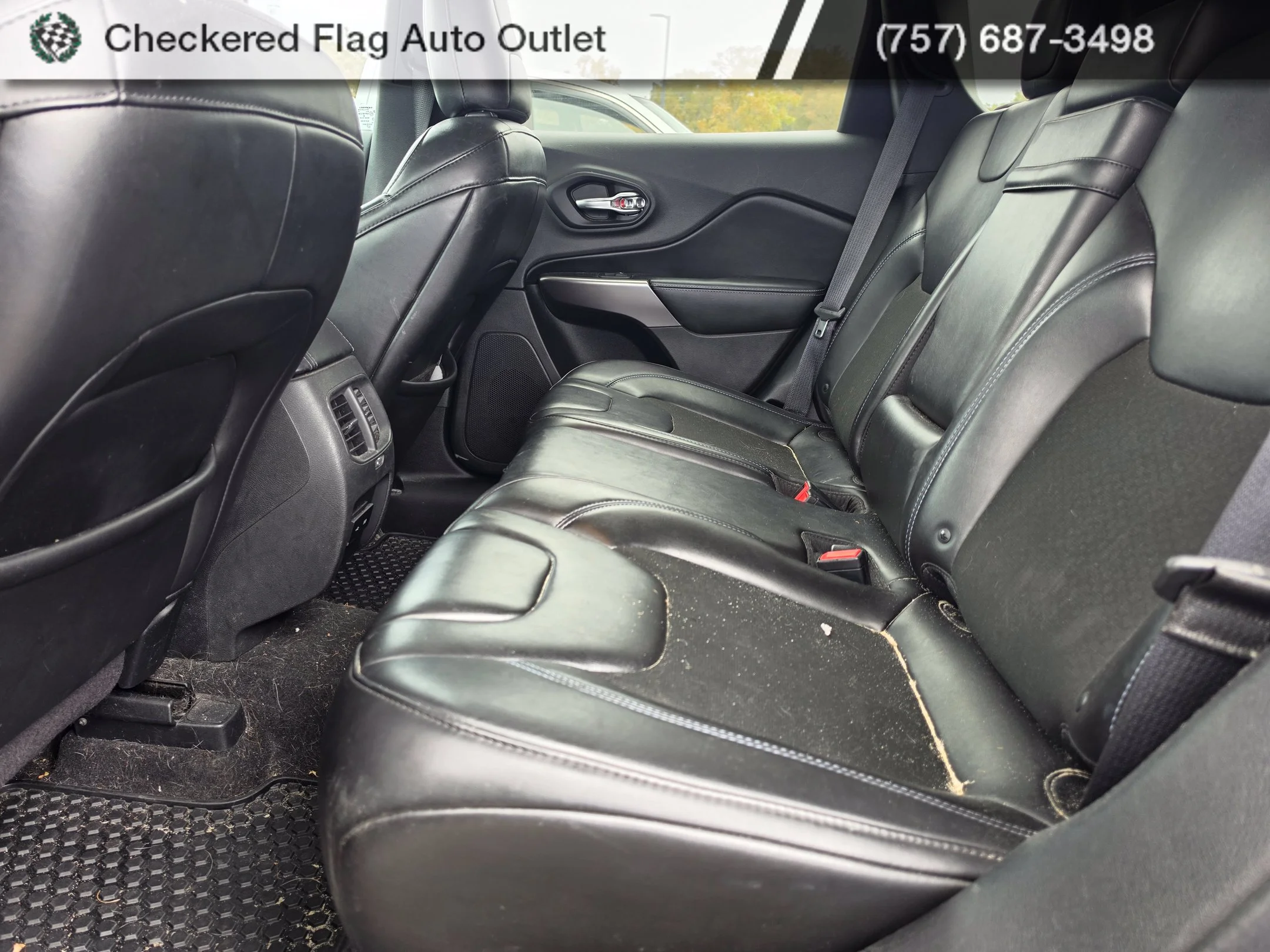Used 2019 Diamond Black Jeep Latitude Plus image 17
