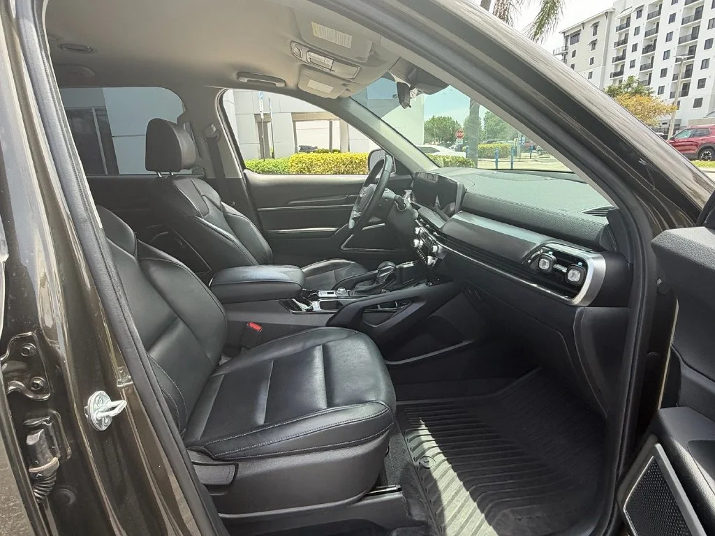 Used 2024 Green Kia S image 18