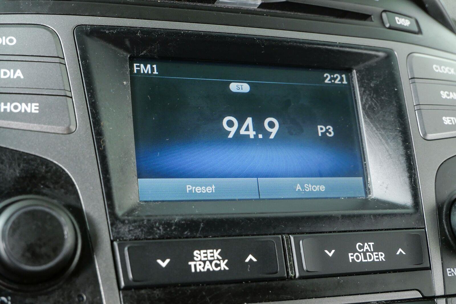 Used 2014 Laguna Blue Metallic Hyundai SE image 13