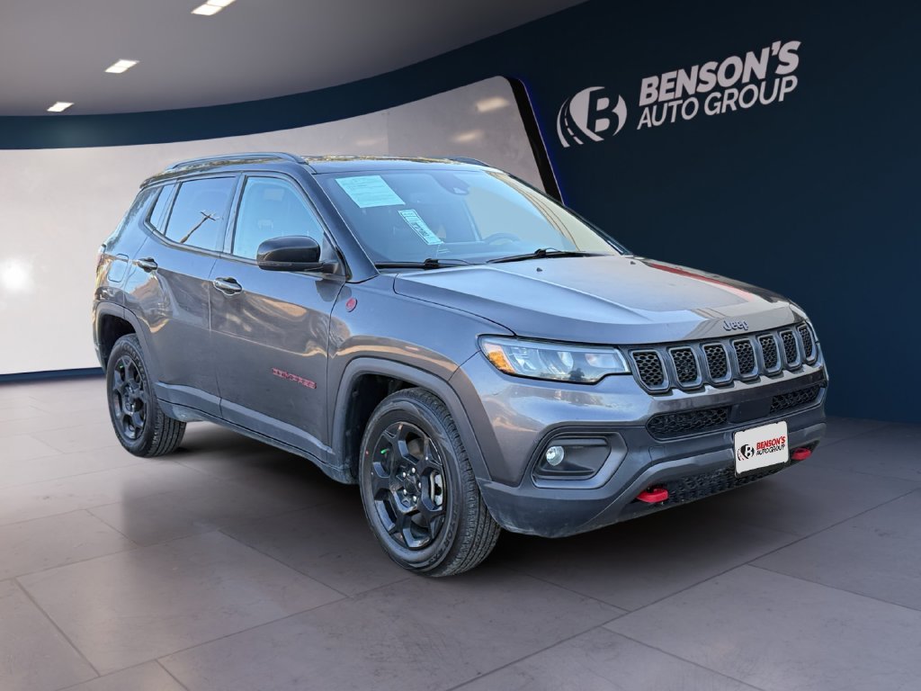 Used 2024  Jeep Trailhawk image 7