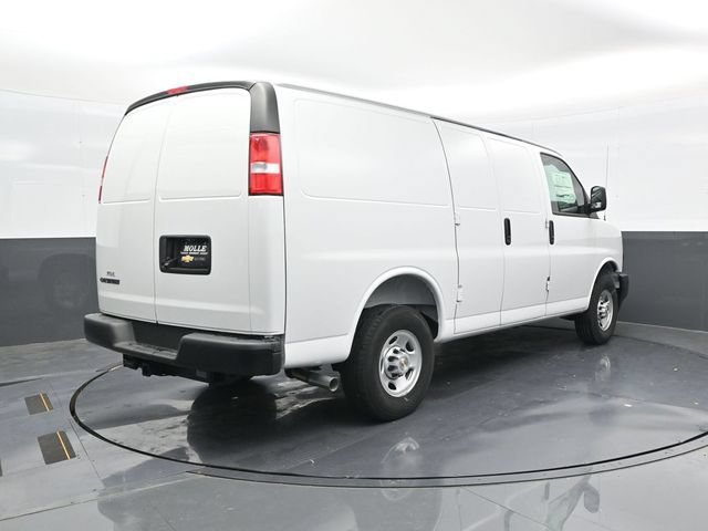 New 2025 Summit White Chevrolet WT image 6