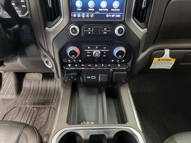 Used 2022 White GMC Denali image 47