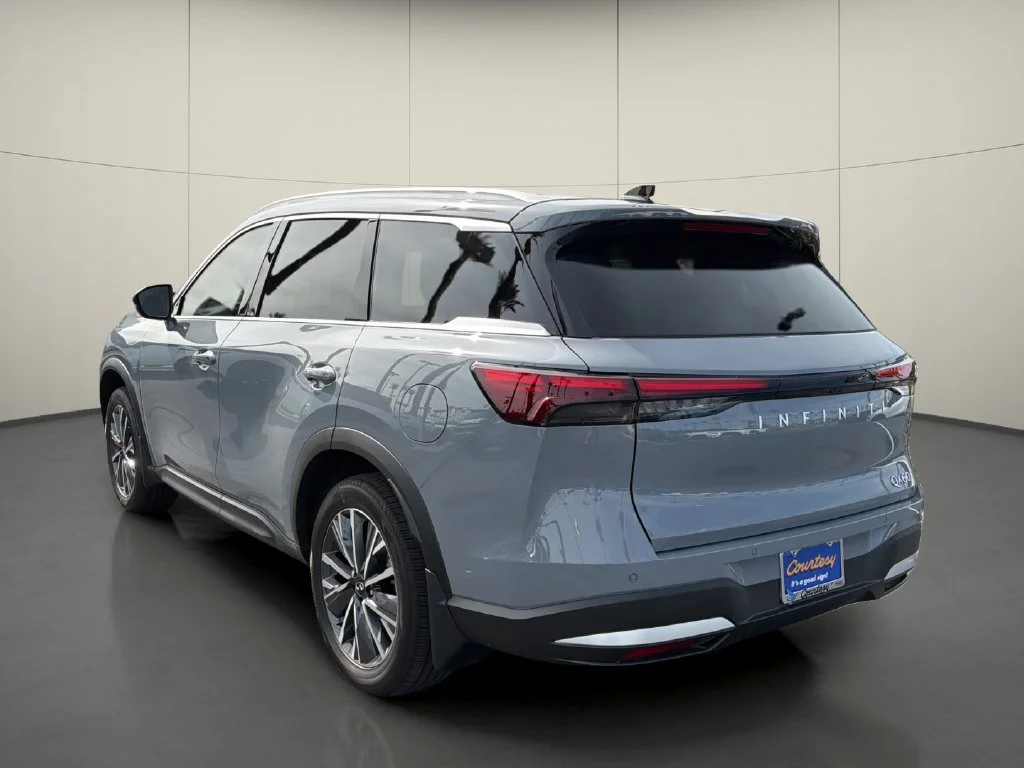 New 2027 HARBOR GRAY INFINITI Luxe FWD image 5