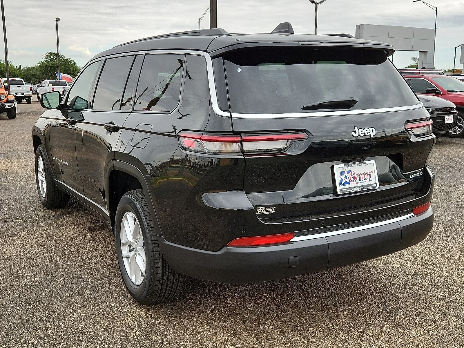 New 2025 PXJ Diamond Bla Jeep L LAREDO X 4X2 image 3