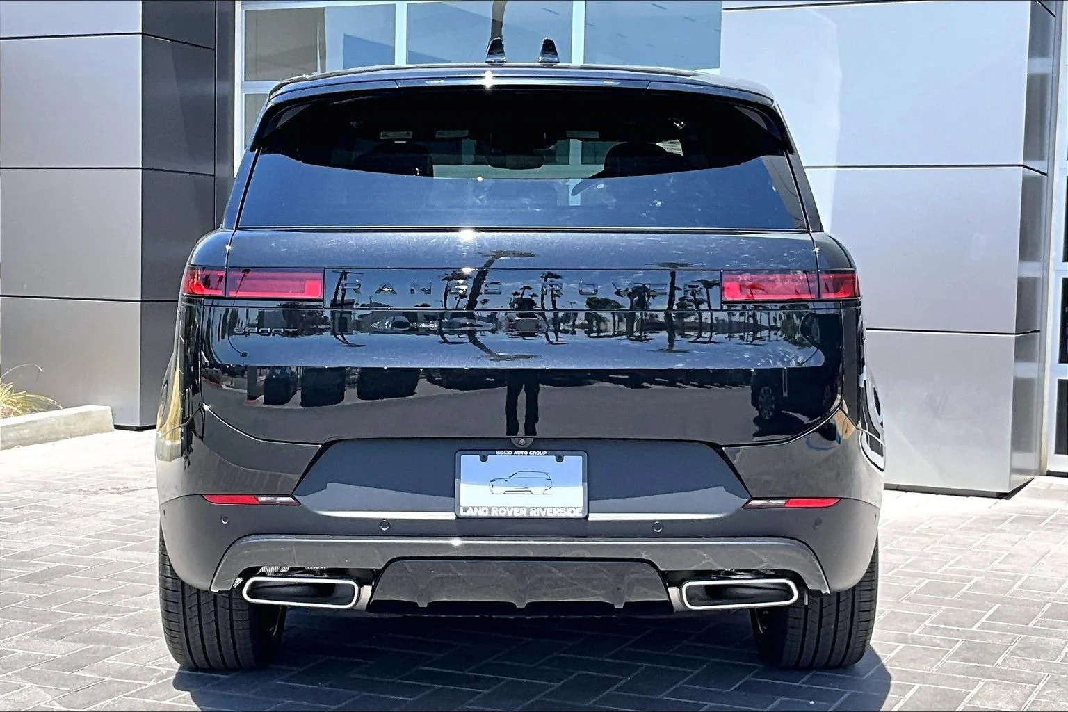 New 2026 Santorini Black Land Rover SE image 4