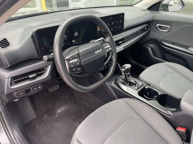 2025 Kia K4 LXS - Photo 18