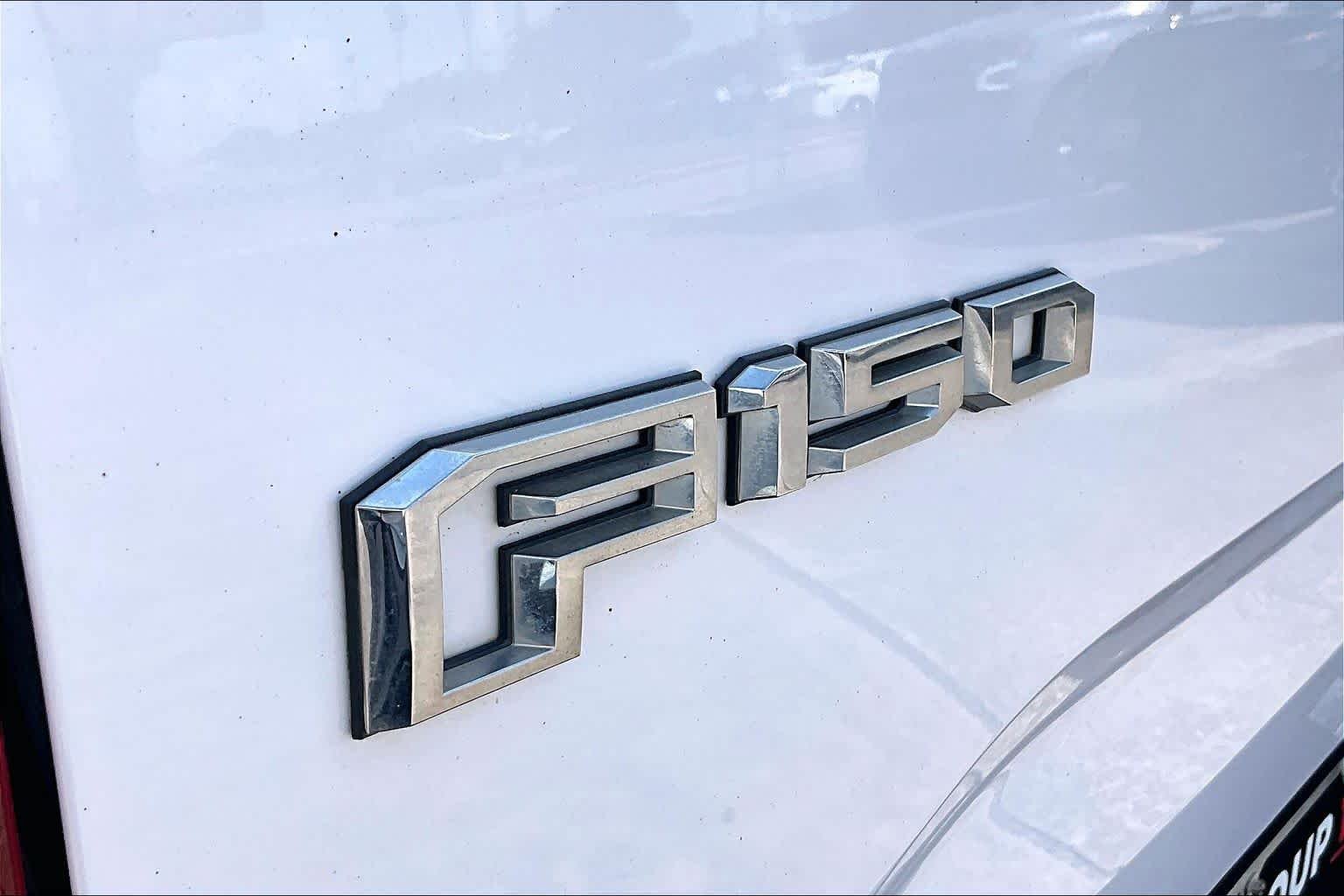 Used 2015 Oxford White Ford Lariat image 30