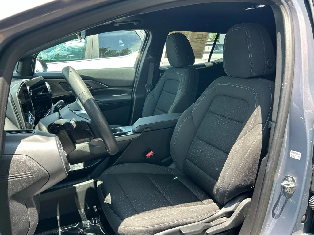 Used 2025 Galaxy Gray Metallic Chevrolet LT image 18