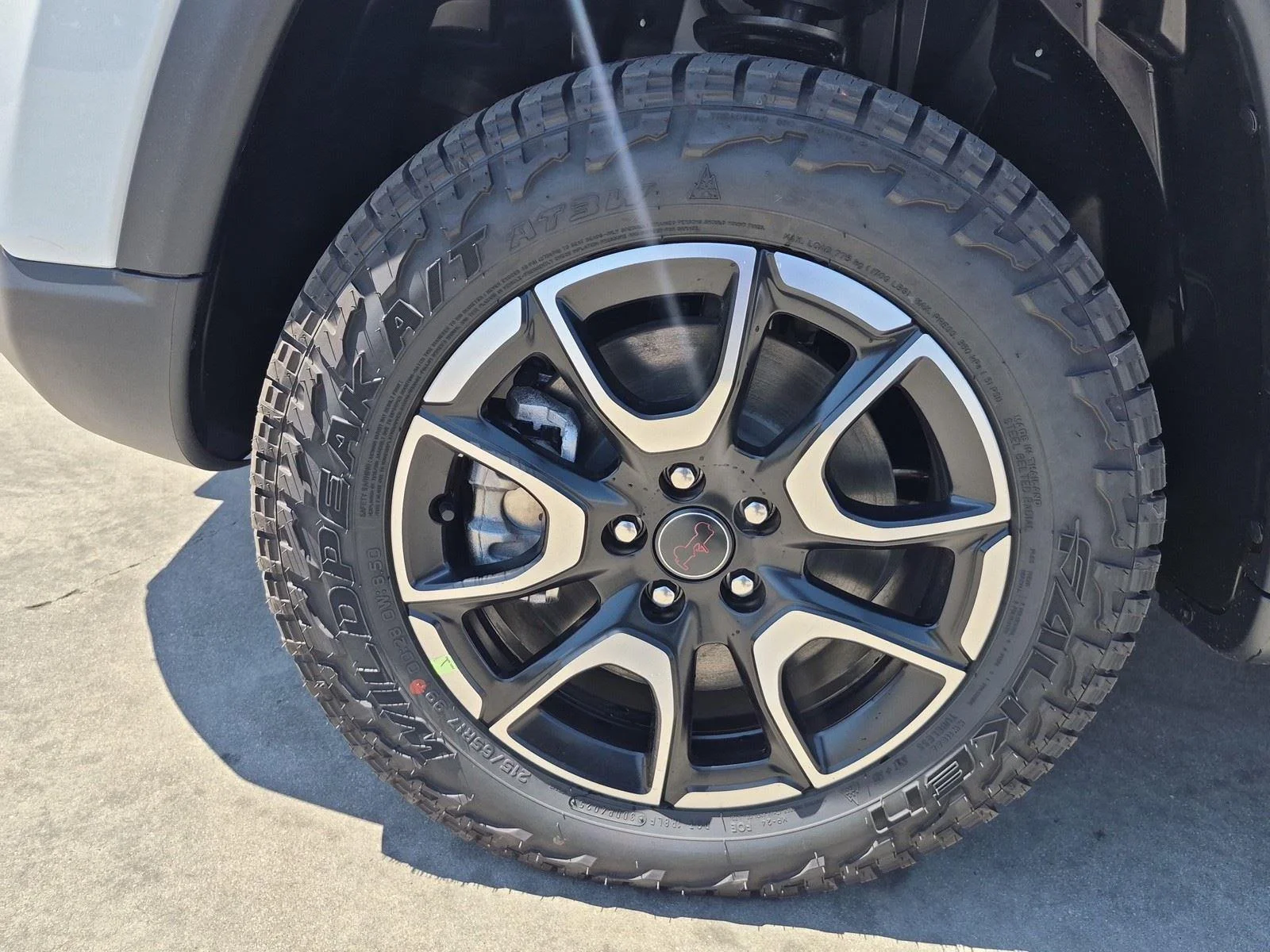 New 2026 Bright White Clear-Coat Exterior Paint Jeep Trailhawk image 15