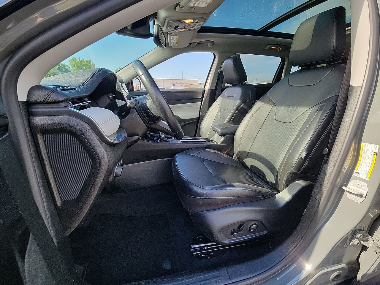 Used 2022 Sting-Gray Clearcoat Jeep Limited image 11