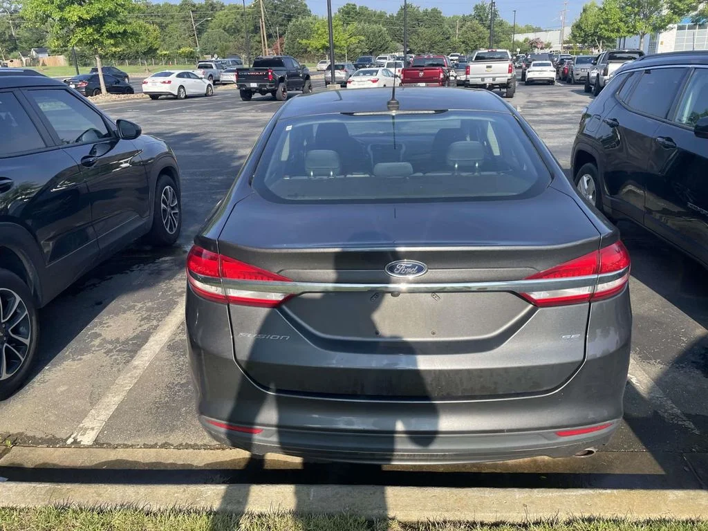Used 2017 Magnetic Ford SE image 5