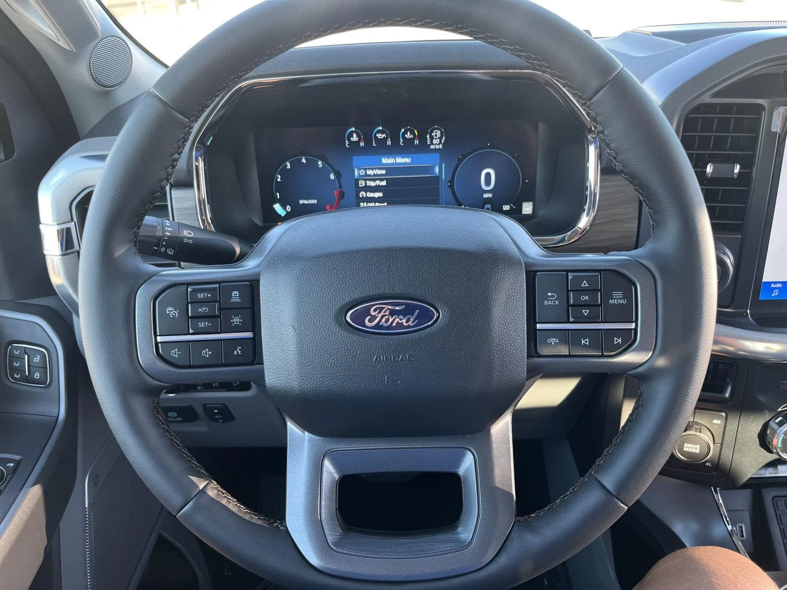 New 2026 Oxford White Ford LARIAT image 15