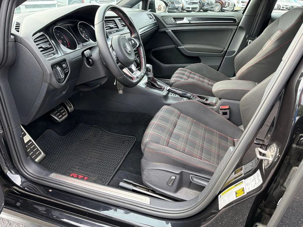 Used 2017 Black Volkswagen S image 9