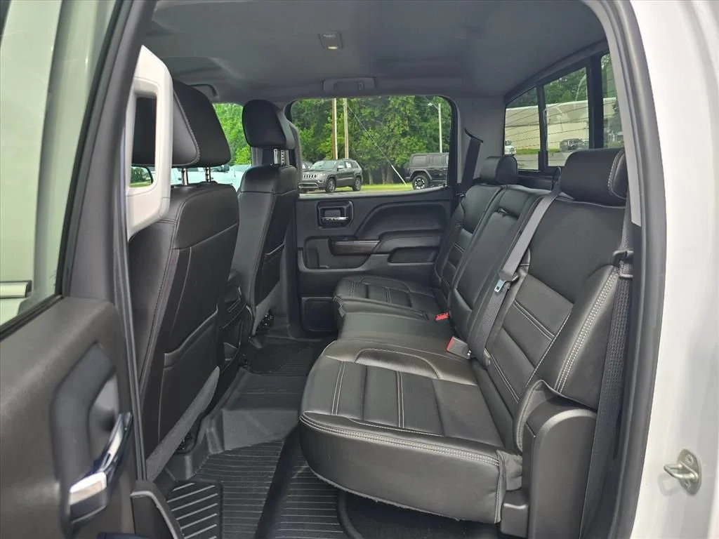 Used 2018 WHITE FROST TRICOAT GMC Denali image 12