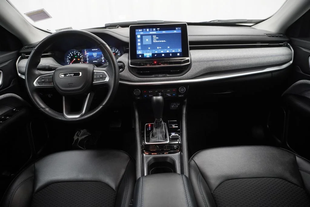 Certified Used 2022 Silver Jeep Latitude image 24