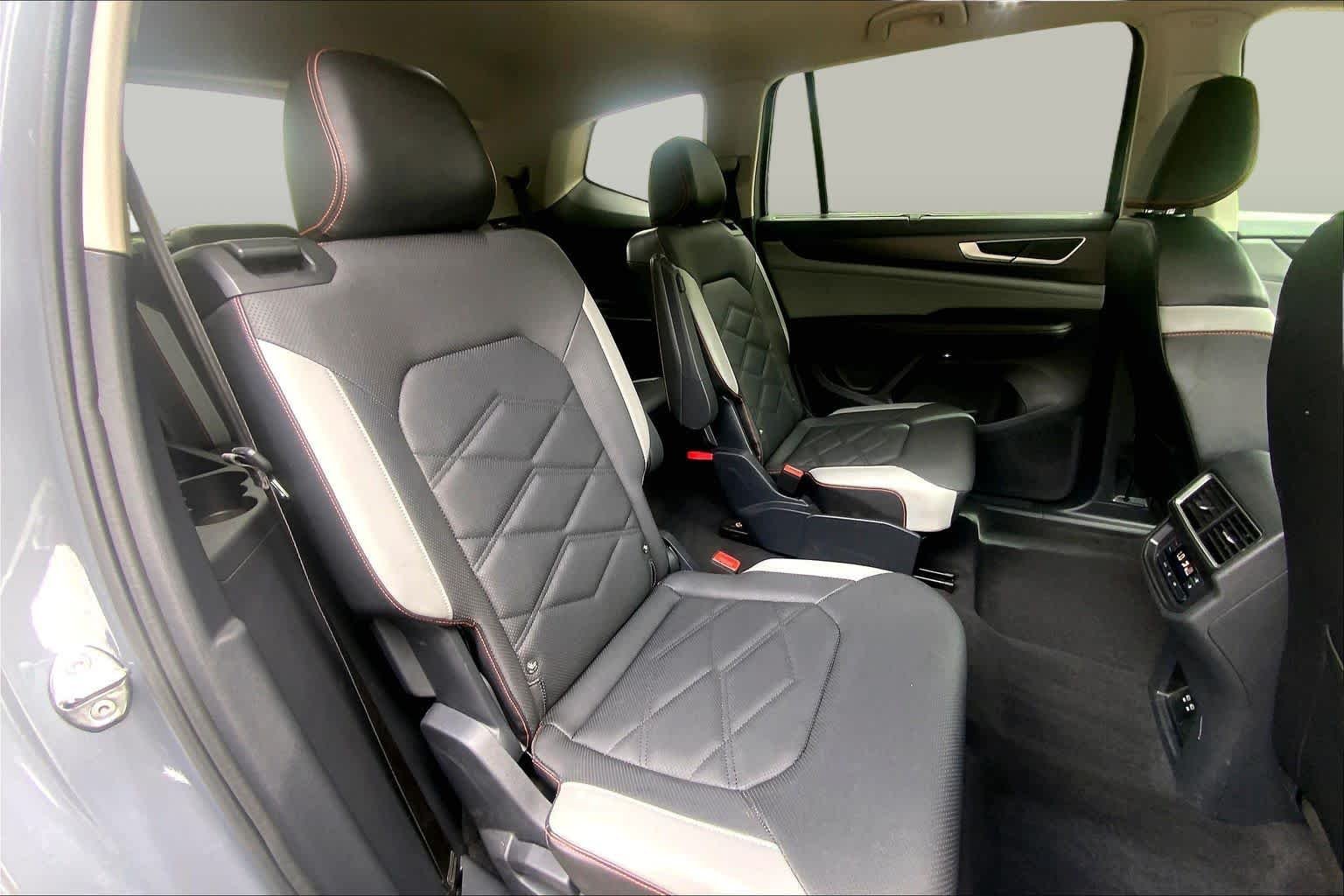 Used 2024 Pure Gray Volkswagen 2.0T Peak Edition SE w/Technology image 19