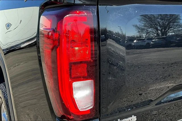 Used 2020 Black GMC SLE image 23