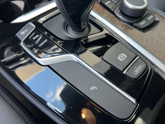 Used 2019 Alpine White BMW sDrive30i image 30